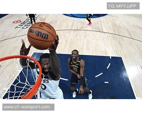 兰德尔三节豪取三双表现出色但失误频繁影响球队表现